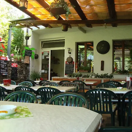 לינה וארוחת בוקר Grotto Bellavista 2*